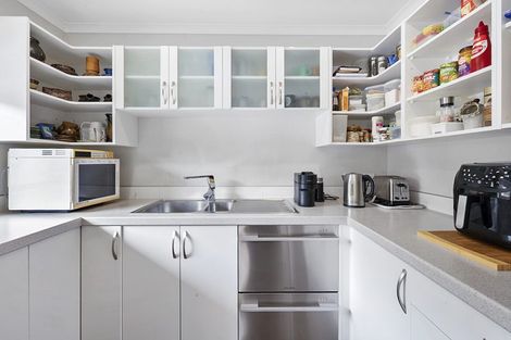 Photo of property in 27 Redwood Crescent, Hurdon, New Plymouth, 4310