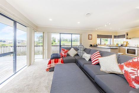 Photo of property in 2 Tanah Merah Drive, Papakura, 2110