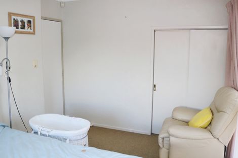 Photo of property in 2/11 Tulloch Place, Conifer Grove, Takanini, 2112