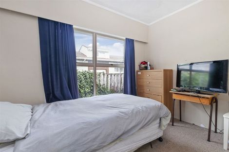 Photo of property in 2/6 Trafalgar Road, Milford, Auckland, 0620