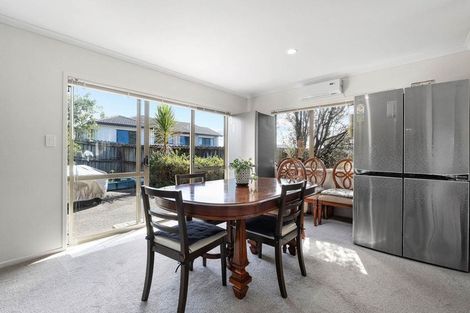 Photo of property in 142 Oaktree Avenue, Browns Bay, Auckland, 0630