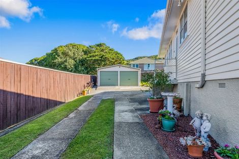 Photo of property in 32 Rangituhi Crescent, Takapuwahia, Porirua, 5022