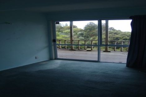 Photo of property in 635 Glenfield Road, Totara Vale, Auckland, 0629