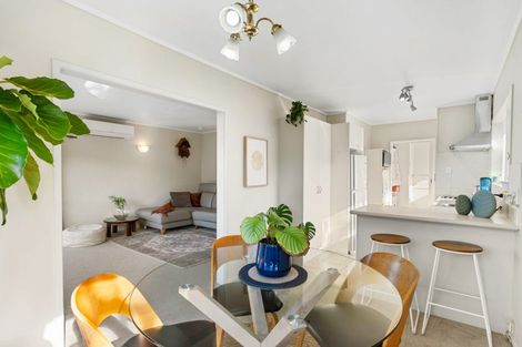 Photo of property in 20 Arosa Place, Forrest Hill, Auckland, 0620