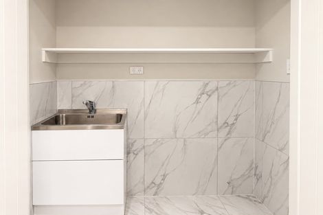 Photo of property in 16 Lobelia Rise, Goodwood Heights, Auckland, 2105