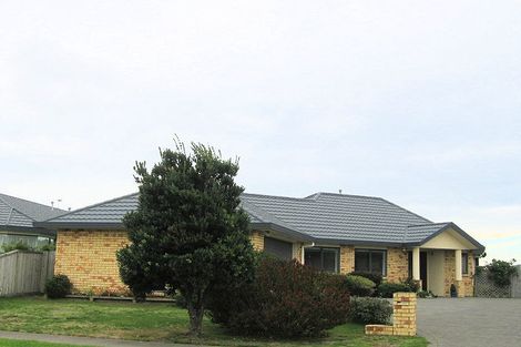 Photo of property in 5 Takahe Drive, Paraparaumu Beach, Paraparaumu, 5032