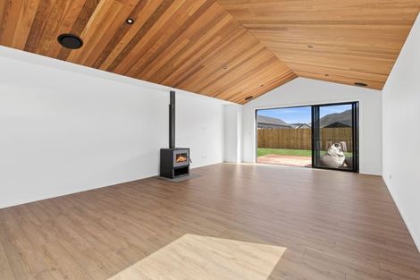 Photo of property in 32 Gillespie Street, Lake Hawea, 9382