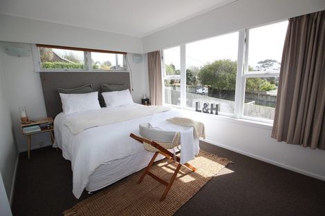 Photo of property in 7 Aeroview Drive, Beach Haven, Auckland, 0626