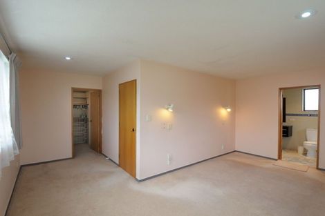Photo of property in 22 Beatrice Place, Avonhead, Christchurch, 8042