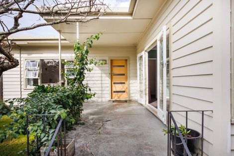 Photo of property in 17 Manawatu Street, Hokowhitu, Palmerston North, 4410