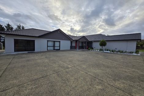 Photo of property in 190 Oraha Road, Kumeu, 0892