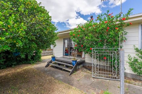 Photo of property in 6 Colenso Place, Otaki Beach, Otaki, 5512