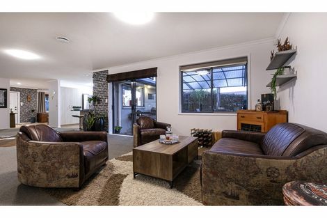 Photo of property in 17 Matija Place, Red Beach, 0932