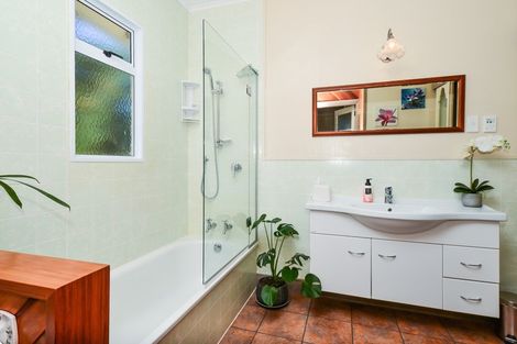 Photo of property in 2 Saint Olpherts Avenue, Hamilton East, Hamilton, 3216