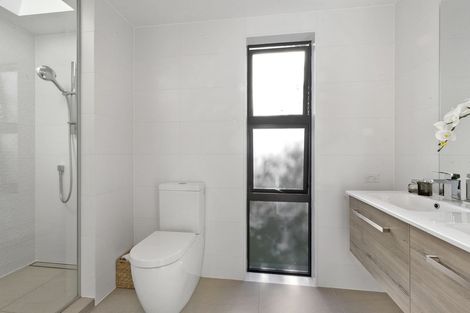 Photo of property in 15 Blakeborough Drive, Forrest Hill, Auckland, 0620