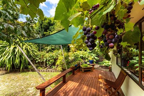 Photo of property in 2 Angle Street, Picton, 7220