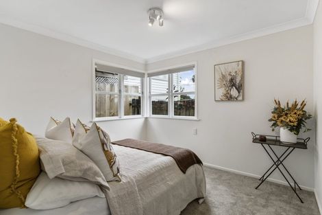 Photo of property in 1/37 Roberts Road, Glenfield, Auckland, 0629
