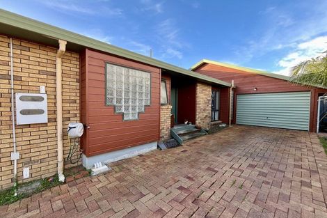 Photo of property in 1/9 Dana Place, Somerville, Auckland, 2014