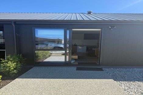 Photo of property in 2 Shelduck Road, Jacks Point, 9371