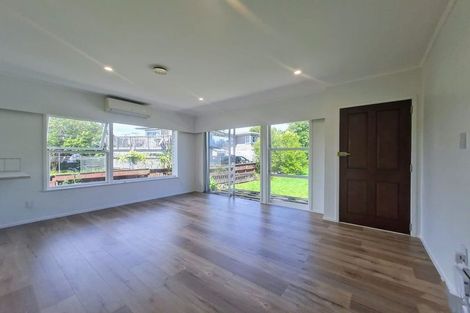 Photo of property in 2/13 Wykeham Place, Glenfield, Auckland, 0629