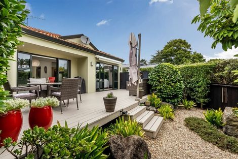 Photo of property in 2/19 Trafalgar Road, Milford, Auckland, 0620