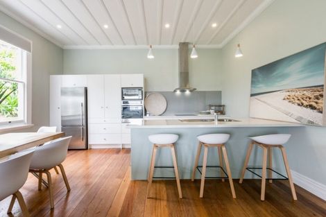 Photo of property in 5 Kowhai Road, Bluff Hill, Napier, 4110