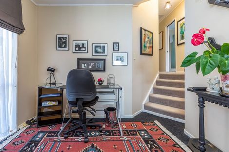 Photo of property in 2/56 Kiwi Esplanade, Mangere Bridge, Auckland, 2022