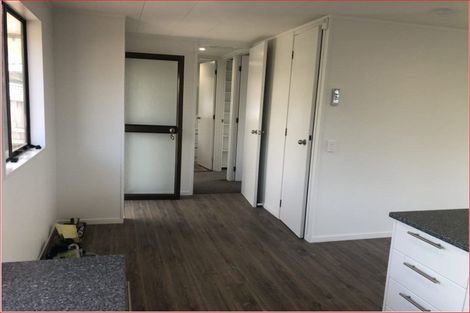 Photo of property in 15 Wakeling Avenue, Te Atatu South, Auckland, 0610