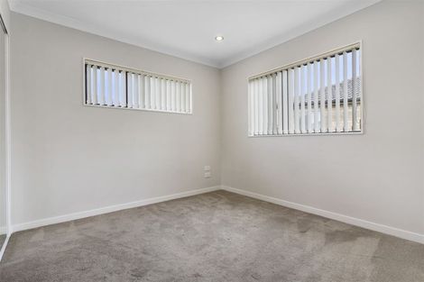Photo of property in 6 Kirikiri Drive, Papakura, 2110