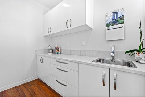 Photo of property in 1 Aporo Drive, Kumeu, 0810