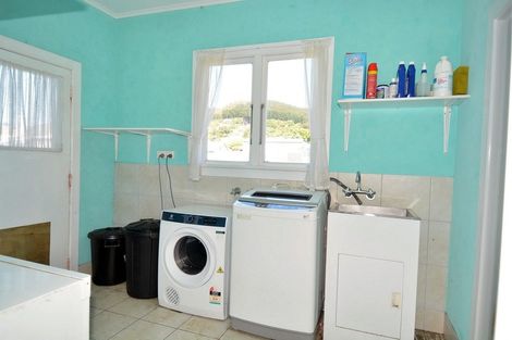 Photo of property in 258 Marine Parade, Bluff, 9814