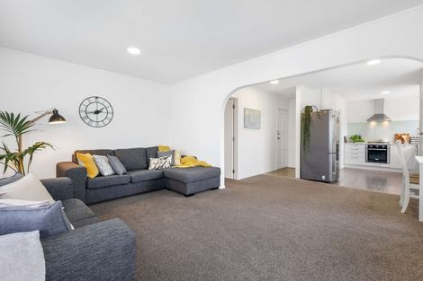Photo of property in 2/181 Rangatira Road, Beach Haven, Auckland, 0626