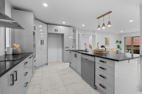 Photo of property in 68 Marina View Drive, West Harbour, Auckland, 0618