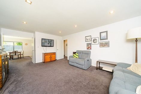 Photo of property in 17 Woburn Place, Takaro, Palmerston North, 4412