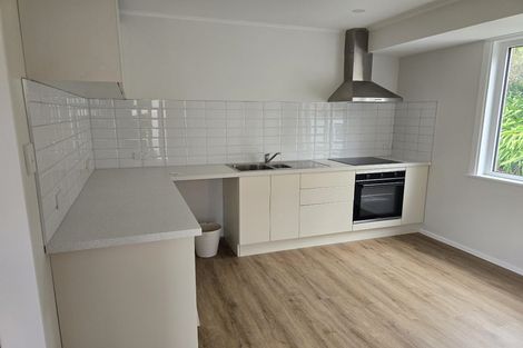 Photo of property in 7 Balmain Street, Newlands, Wellington, 6037