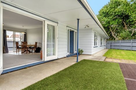 Photo of property in 7 Barberry Lane, Te Atatu Peninsula, Auckland, 0610