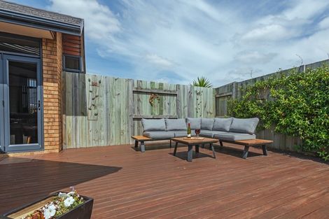 Photo of property in 8 Crabapple Close, Milson, Palmerston North, 4414