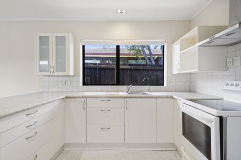 Photo of property in 2/79 Aberfeldy Avenue, Highland Park, Auckland, 2010