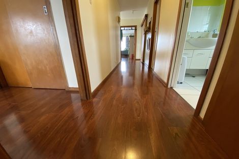 Photo of property in 30 Megan Avenue, Pakuranga Heights, Auckland, 2010