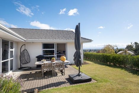 Photo of property in 2 Woodford Heights, Havelock North, 4130