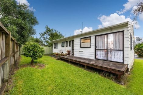 Photo of property in 2/10 Hutchinson Avenue, New Lynn, Auckland, 0600