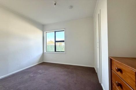 Photo of property in 6 Durham Street, Te Atatu Peninsula, Auckland, 0610