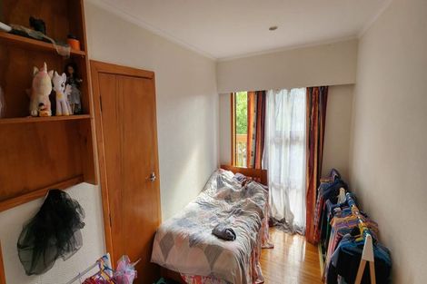 Photo of property in 15 Ellice Road, Totara Vale, Auckland, 0629