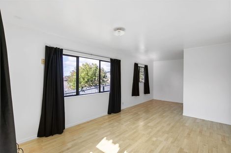 Photo of property in 2/35 Secretariat Place, Randwick Park, Auckland, 2105