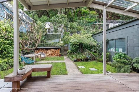 Photo of property in 318 Queens Drive, Lyall Bay, Wellington, 6022