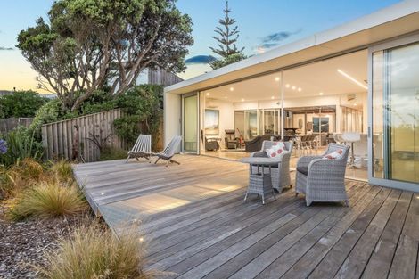 Photo of property in 31 Field Way, Waikanae Beach, Waikanae, 5036