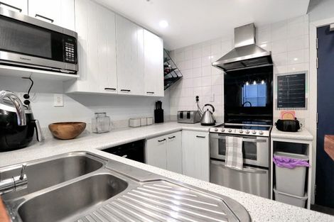 Photo of property in Terrace Heights Apartments, 2g/163 The Terrace, Wellington Central, Wellington, 6011