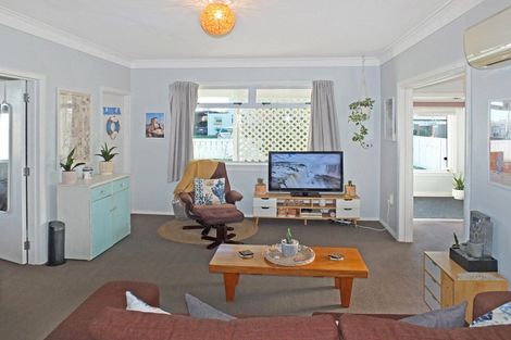 Photo of property in 5 Huia Street, Foxton Beach, Foxton, 4815