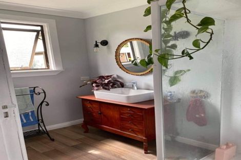 Photo of property in 10 Cornwall Street, Eltham, 4322