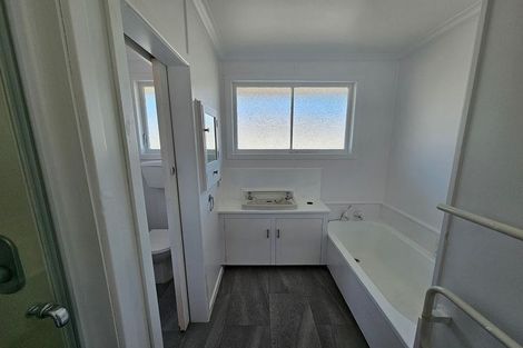 Photo of property in 241 Mangorei Road, Merrilands, New Plymouth, 4312